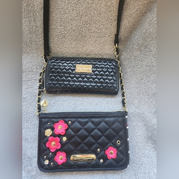 Betsey Johnson Black and Pink Quilted Crossbody Bag And XOXO Heart Wristlet - Picture 2 of 13